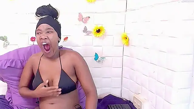 EroticSexyPrada élő XXX-chatje