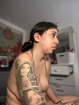 kiaraglam2's Live XXX Chat