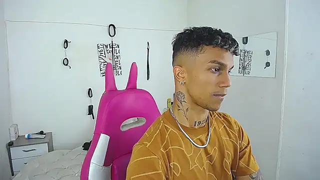 Leonard_Price Live XXX-chat