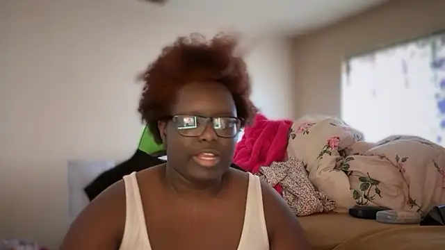 -Yagurlwest: онлайн-секс-чат