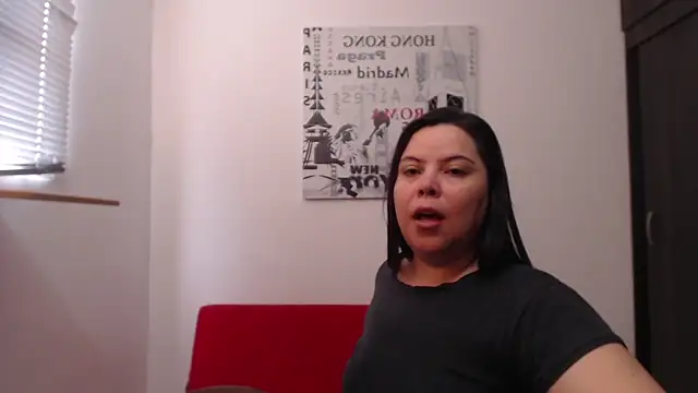 Tinna_Sarah Live XXX-Chat