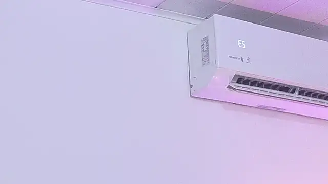 LorraiineJohnson's Live XXX Chat