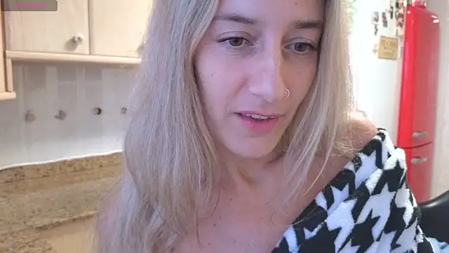 แชท XXX สดของ Lunamix