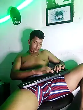 Pertunjukan Kamera Web 628-andrew