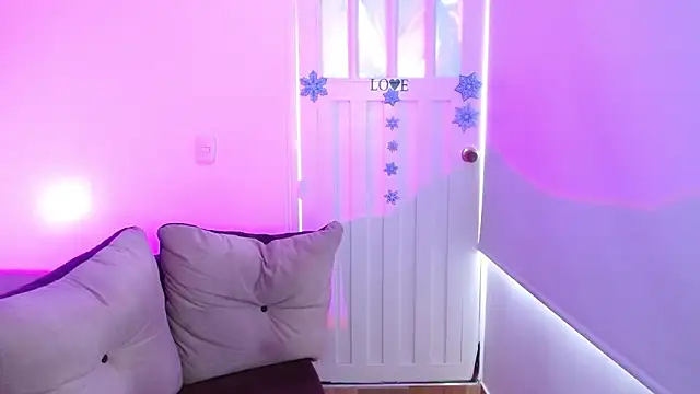 milfrousse's Live XXX Chat