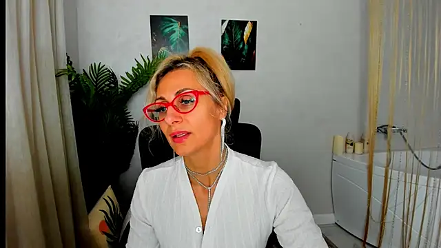 MuseOfStage élő XXX-chatje