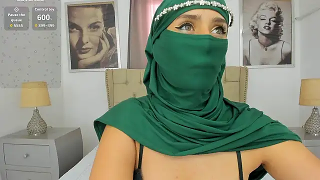 rawiya Adlı Modelin Canlı XXX Sohbeti