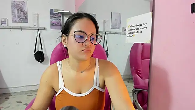 Živý XXX chat CAMILA--REY