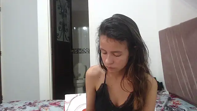 nathaly_jones_ Adlı Modelin Canlı XXX Sohbeti