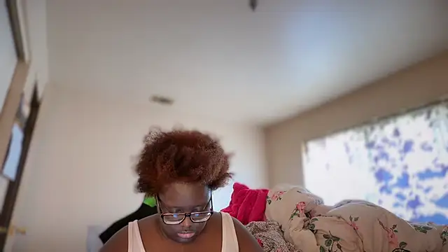 -Yagurlwest's Live XXX Chat