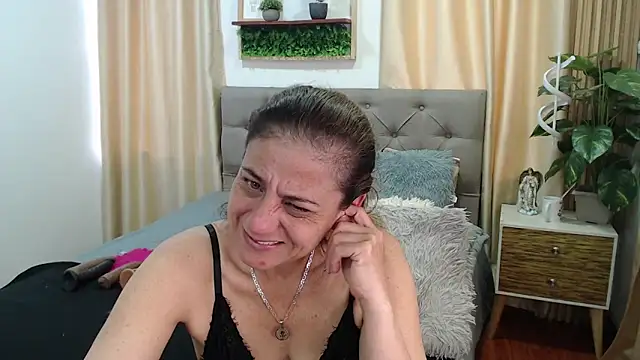 sasi_luna's Live XXX Chat