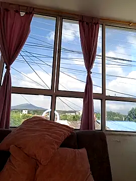 curly_girl_31's Live XXX Chat