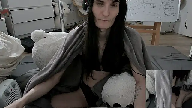 CeriseLapine's Webcam Show