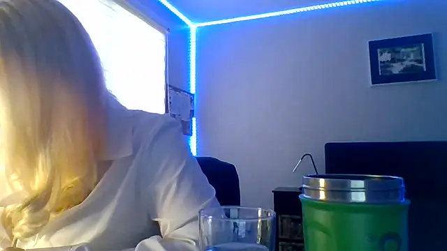 HappyIva's Live XXX Chat