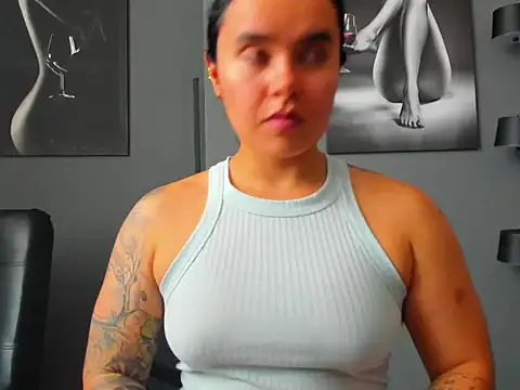 karlyjons12's Live XXX Chat