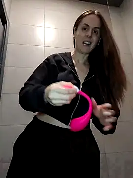 Czat XXX na żywo – --Ari--