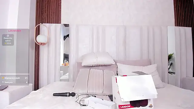 iim_zoe's Live XXX Chat