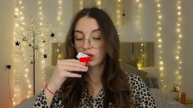 Real_cutie1 élő XXX-chatje