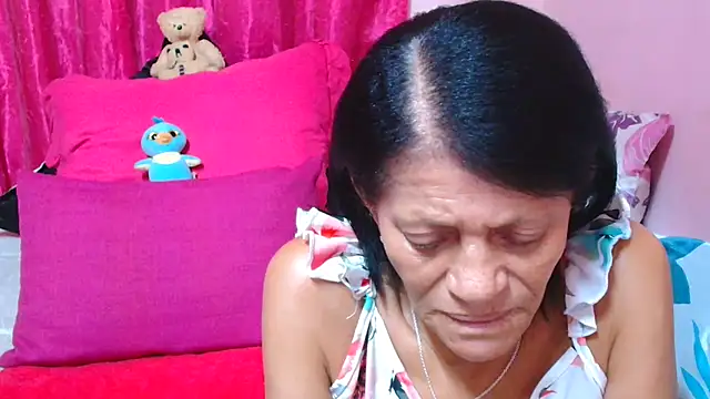 SLUTTYROXY élő XXX-chatje