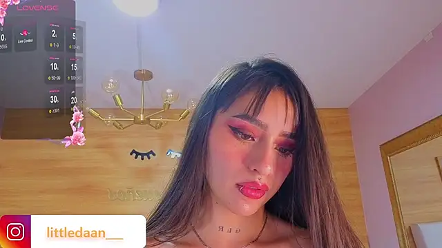 Abril_Velvet_a_ Live XXX-Chat