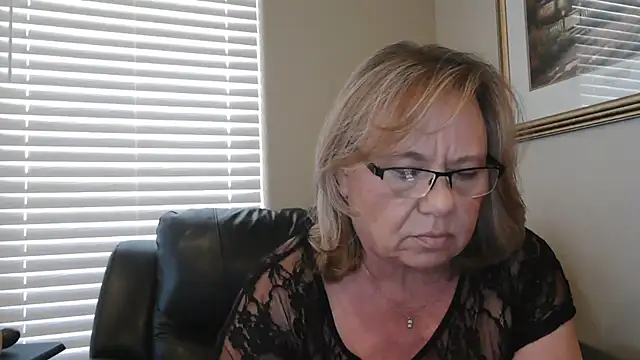 BustyAnnie's Live XXX Chat