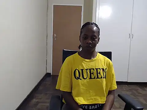 QUEENMANDYY's Live XXX Chat