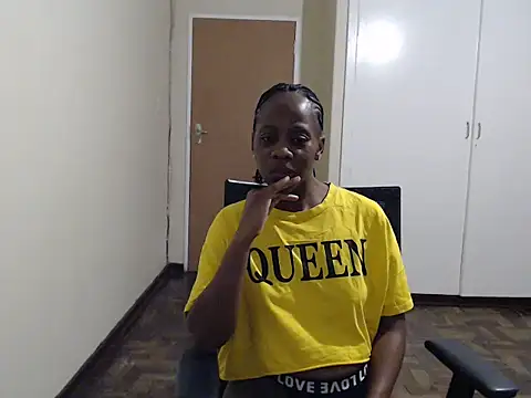 QUEENMANDYY élő XXX-chatje