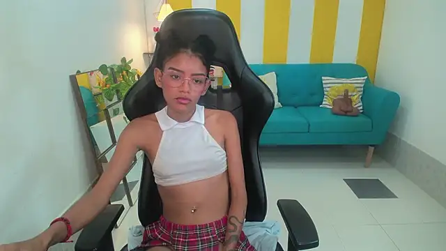 adisson_petite1: απευθείας συνομιλία ΧΧΧ