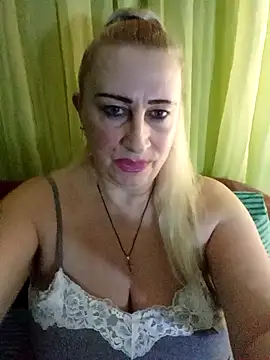 Esenia505 Adlı Modelin Canlı XXX Sohbeti