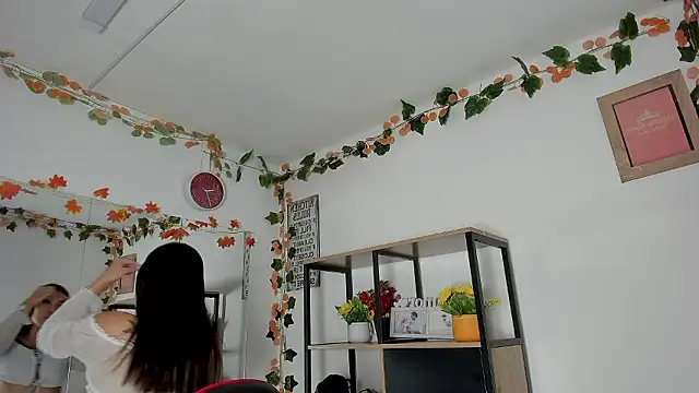 MiaFox_03: διαδικτυακό σόου στην κάμερα