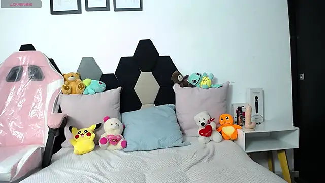 Lili_mdls: διαδικτυακό σόου στην κάμερα