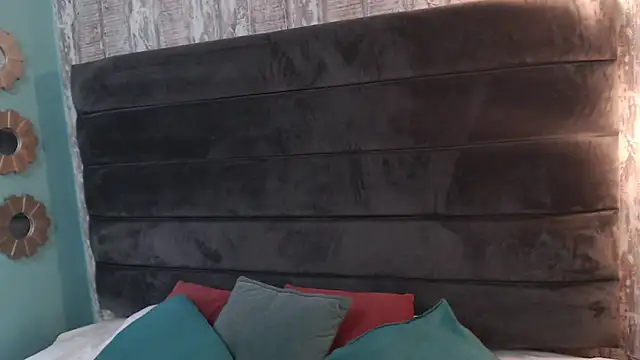 Lunarose_3's Webcam Show