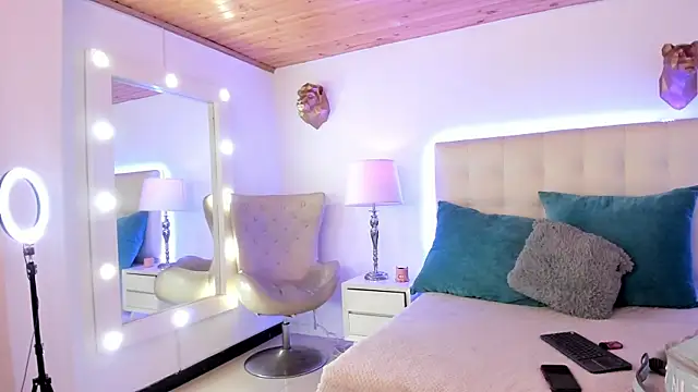 RoxaneBons' Live XXX Chat