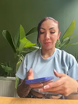 Sarahlove_90's Live XXX Chat