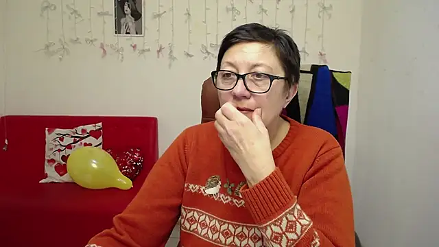 EmilyL0ve's Webcam Show