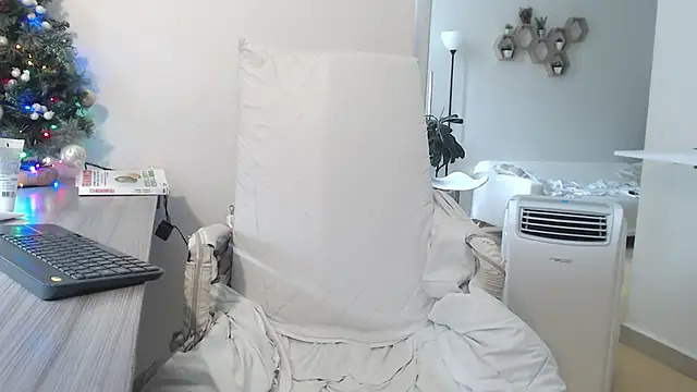 MIYESSI's Live XXX Chat