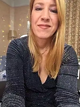 LissyJains: διαδικτυακό σόου στην κάμερα