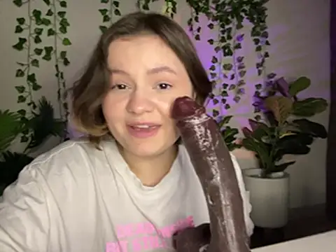 MoonIvy_: διαδικτυακό σόου στην κάμερα