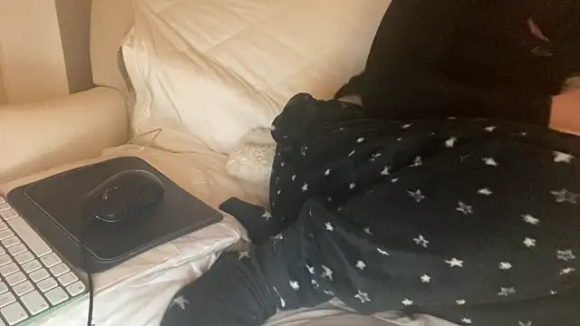 18yoteenvirginのライブXXXチャット