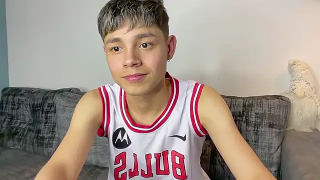 Chat +18 de Andy_Belier23 ao vivo