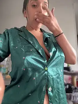 kiaraglam2's Live XXX Chat