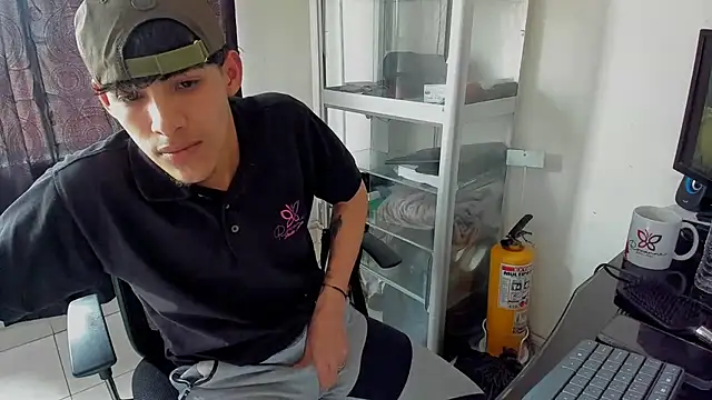 MaxStar26's Webcam Show