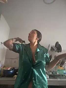 kiaraglam2's Webcam Show