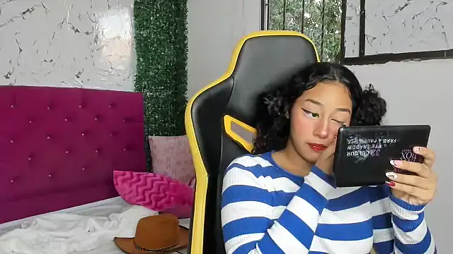 emily_stars1のライブXXXチャット