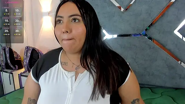 Онлайн чат XXX LucciaPorter