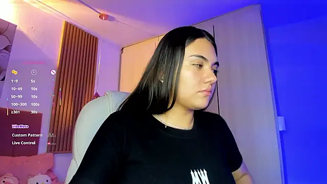 Онлайн чат XXX mia_nevaeh