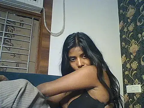 eleven_hotti's Live XXX Chat