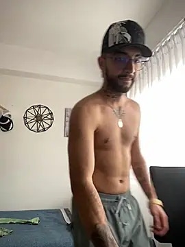 juanlouis_pierre's Webcam Show