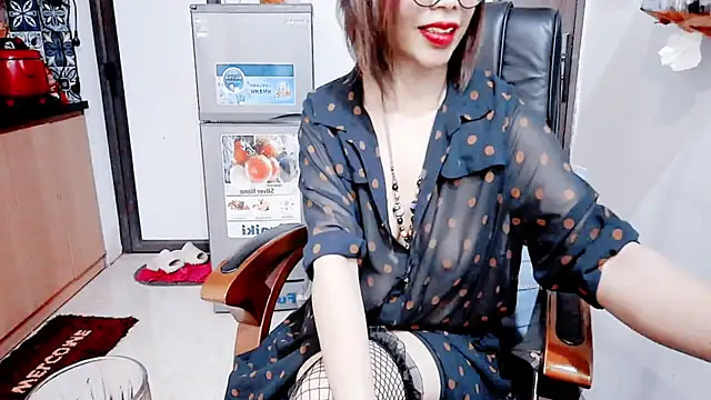 Онлайн чат XXX Miu-Le