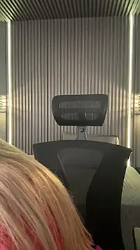 Онлайн чат XXX MiaPetit_